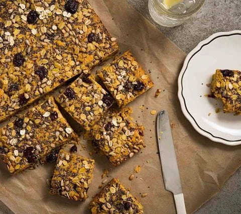 recipe image Barres énergétiques végétaliennes avec la pâte à biscuits aux possibilités infinies Becel