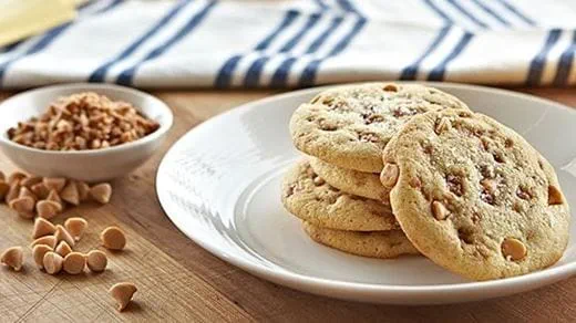 recipe image Biscuits au caramel salé avec la pâte à biscuits aux possibilités infinies Becel