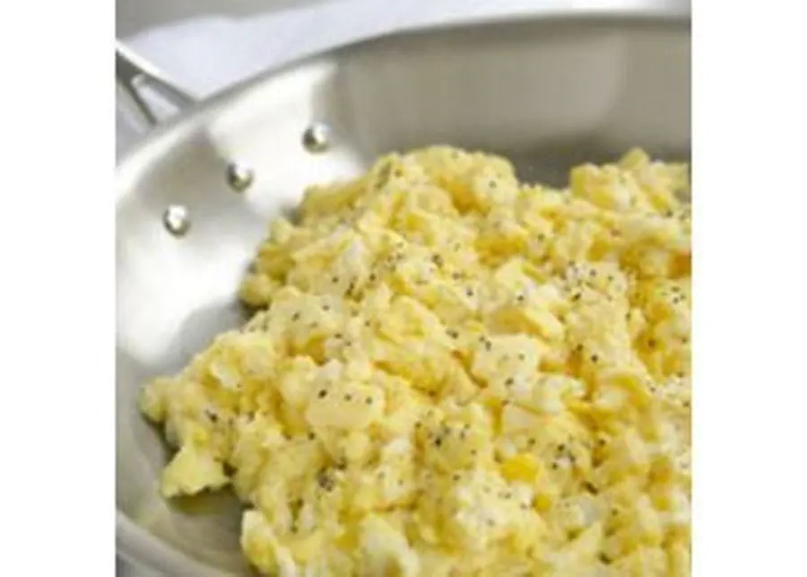 recipe image Becel Simple Scrambled Eggs