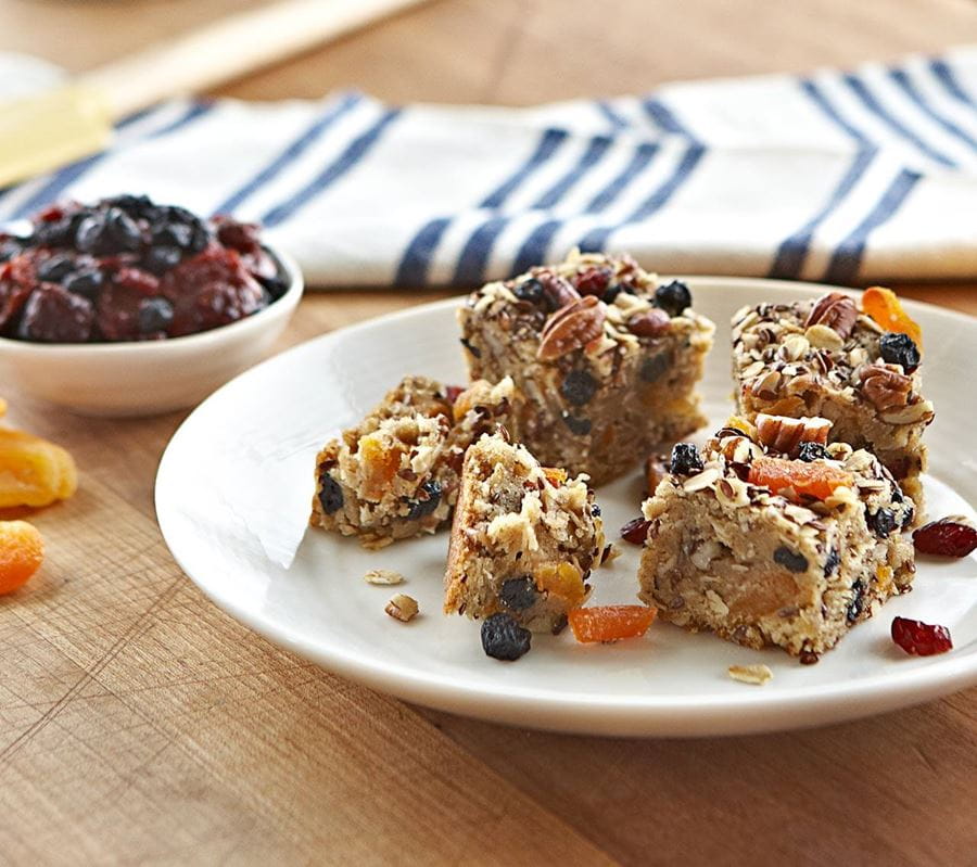 recipe image Biscuits barres granola avec la pâte à biscuits aux possibilités infinies Becel