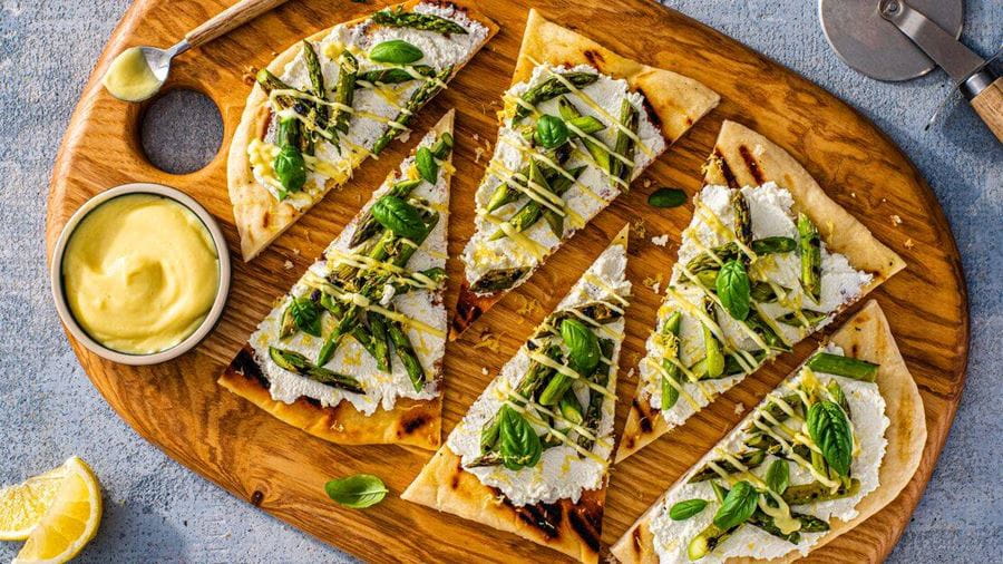 recipe image Grilled Flatbread with Asparagus and Vegetarian Hollandaise