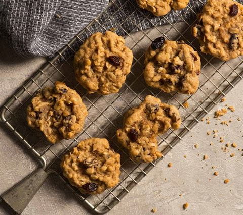recipe image Biscuits aux flocons d’avoine à la cannelle et aux raisins
