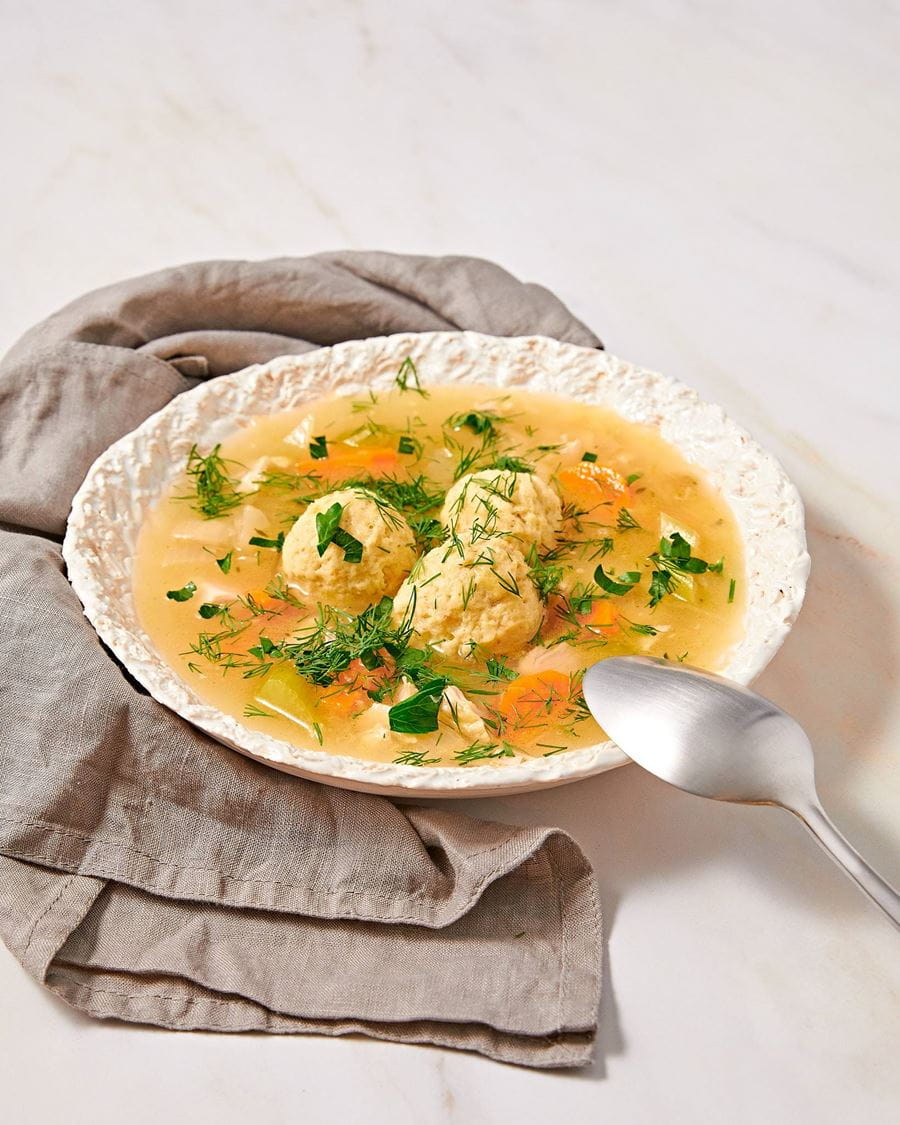 recipe image Soupe au poulet et aux boulettes de matzo
