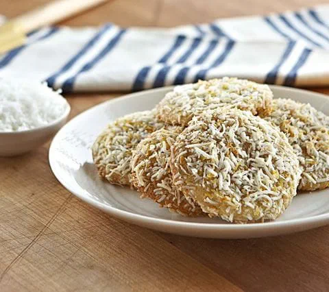 recipe image Biscuits au citron et noix de coco avec la pâte à biscuits aux possibilités infinies Becel
