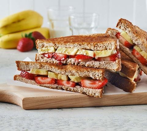 recipe image Paninis déjeuner aux bananes et fraises