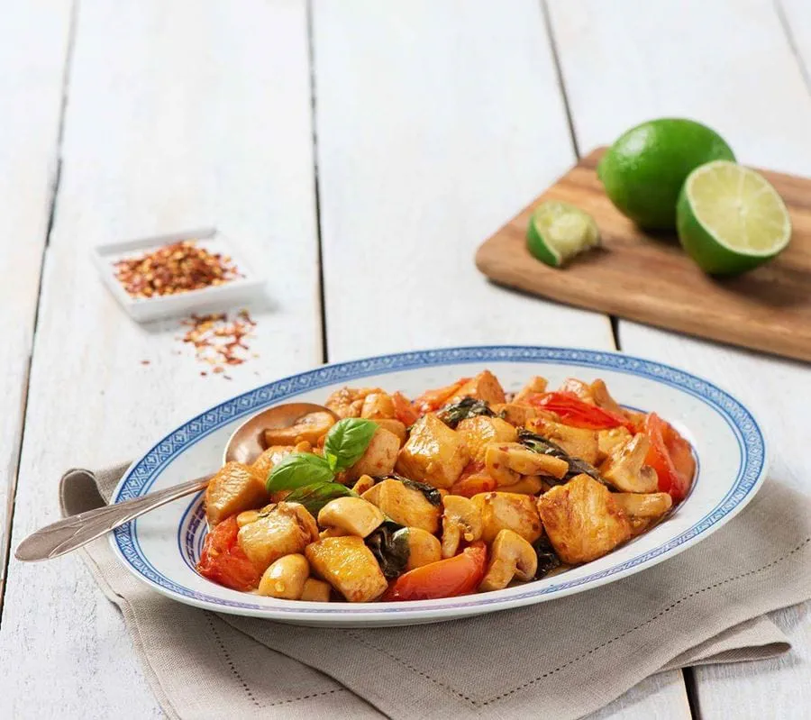 recipe image Poulet à la thaïlandaise avec tomates et basilic