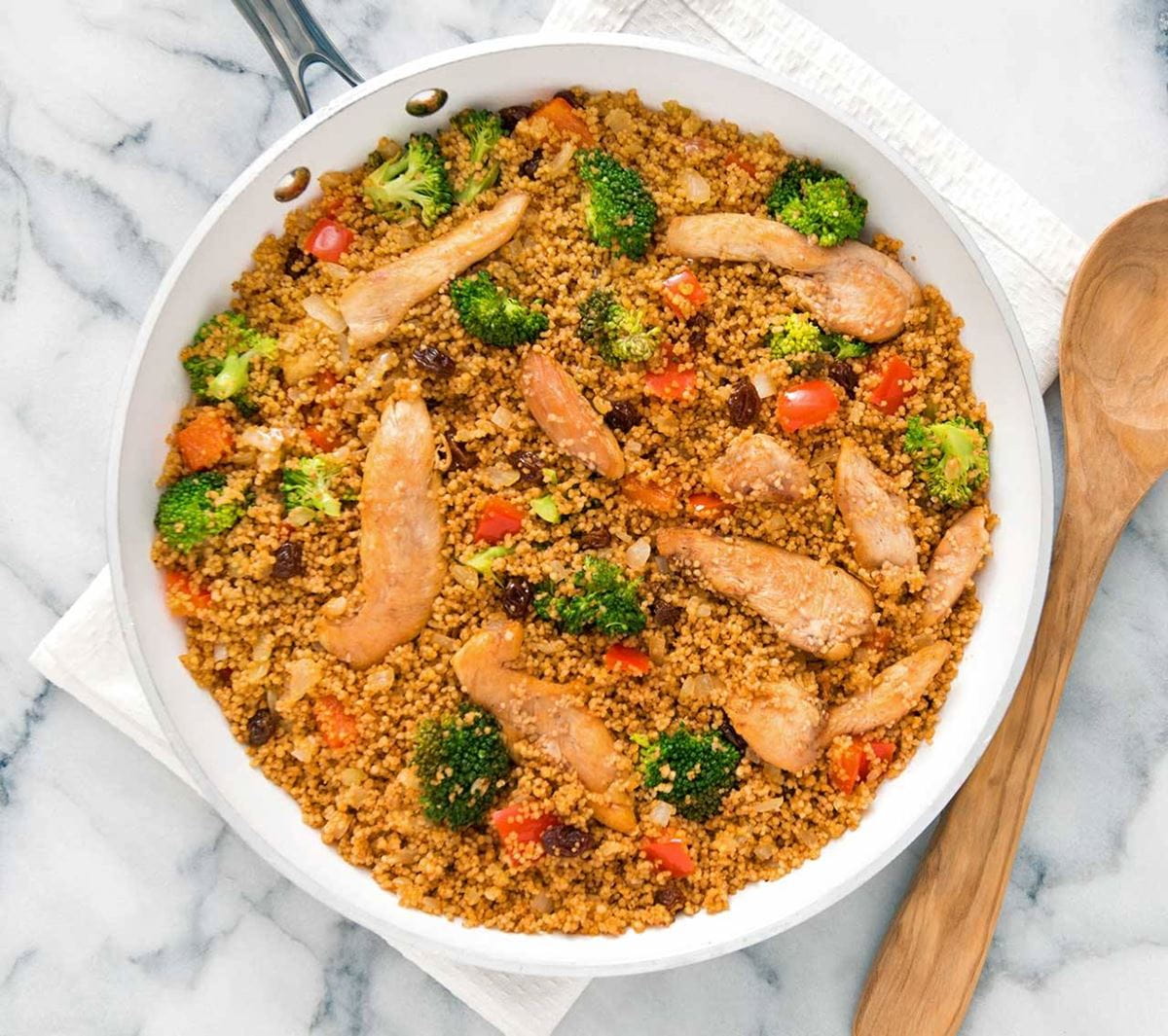 Couscous de poulet et de légumes au cari
