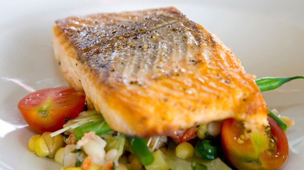 recipe image Saumon grillé avec salsa tomate-citron