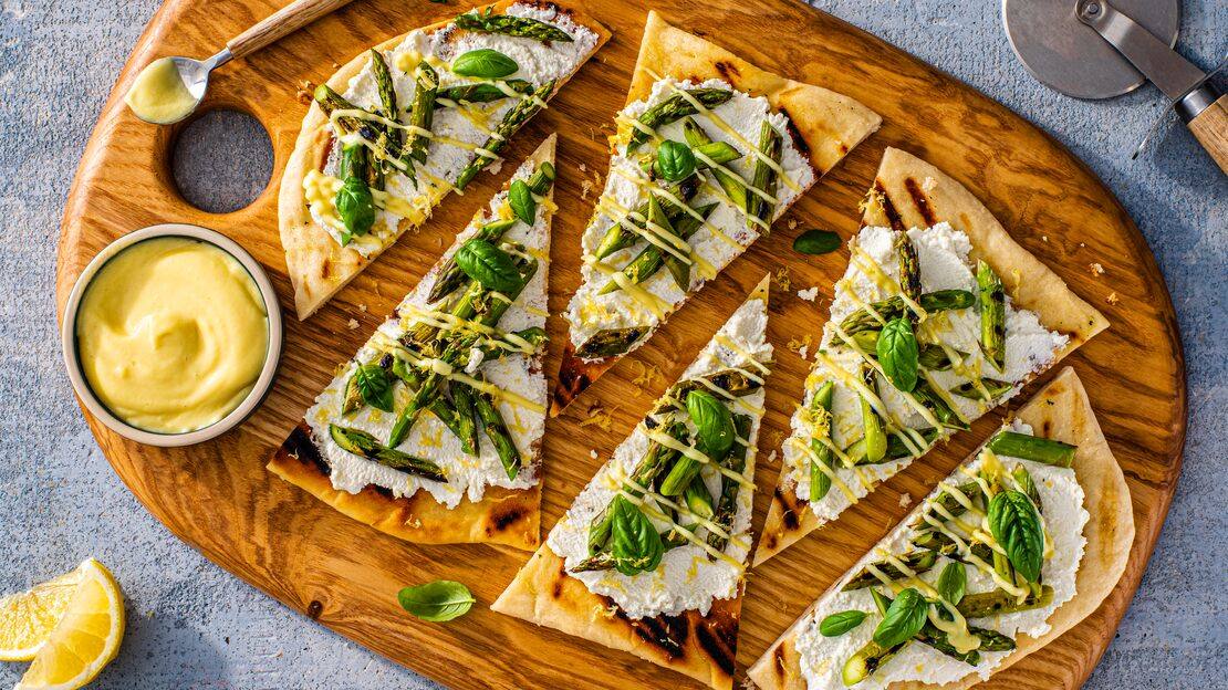 Grilled Flatbread with Asparagus and Vegetarian Hollandaise| Becel