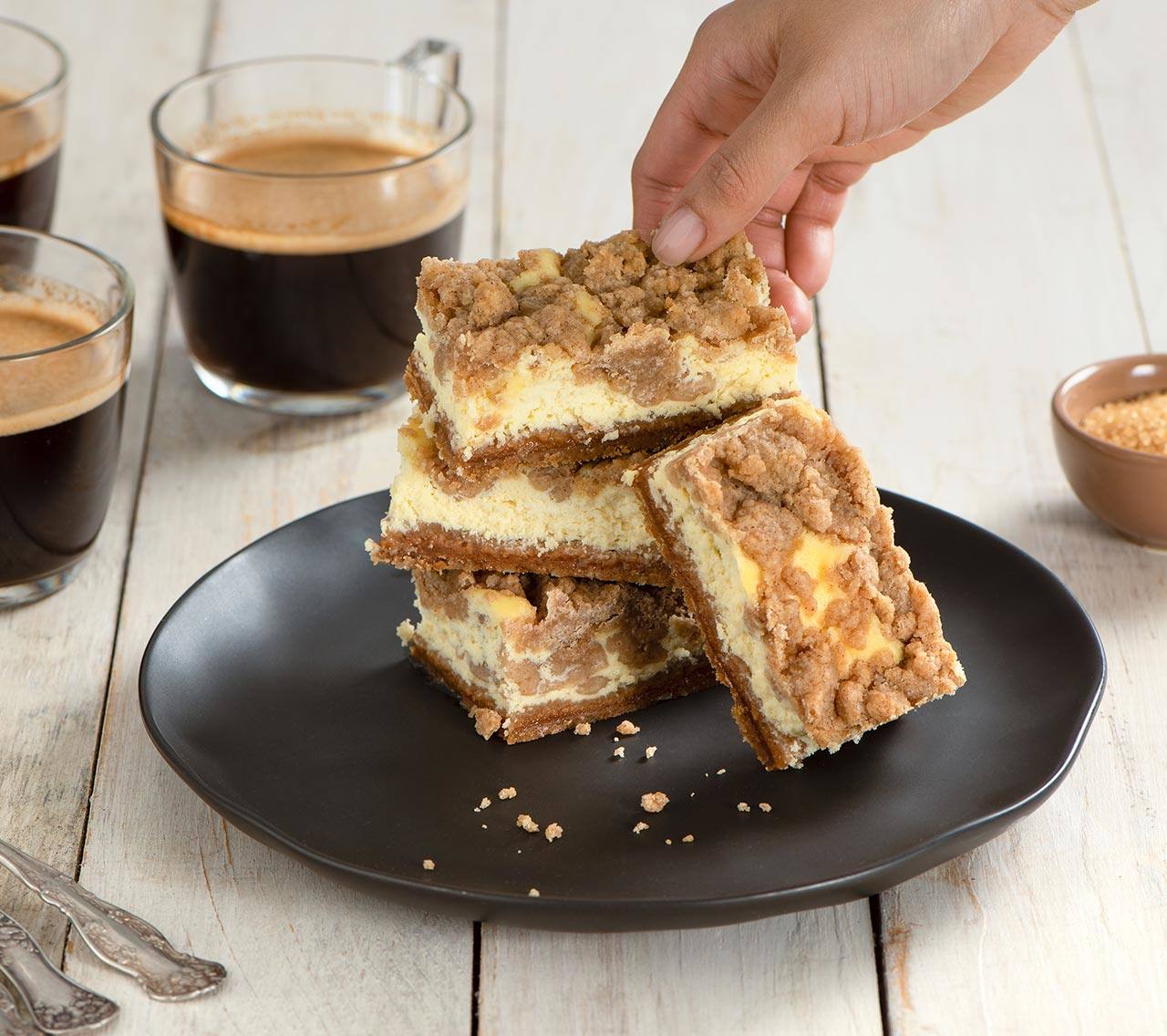 Cinnamon Crumb Cheesecake Bars| Becel
