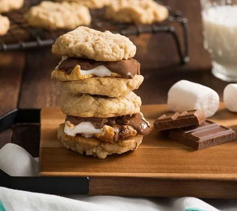 recipe image Barres S'mores avec pâte à biscuits aux possibilités infinies Becel